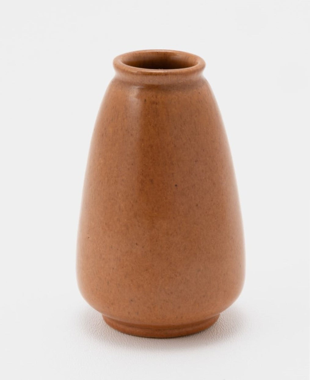 Frankoma <br> #499 Vase <br> c. 1936-1938, H. 4 1/4" <br> Fawn Brown <br> Ada Clay, Round O