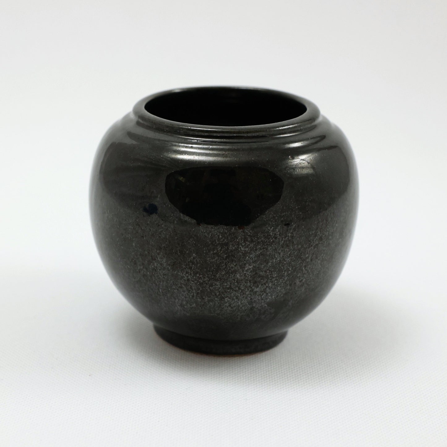 Frankoma <br> #6 Round Vase <br> c. 1936-1938, H. 3 3/4" <br> Onyx Black <br> Ada Clay, Round O <br> <br> Free Shipping