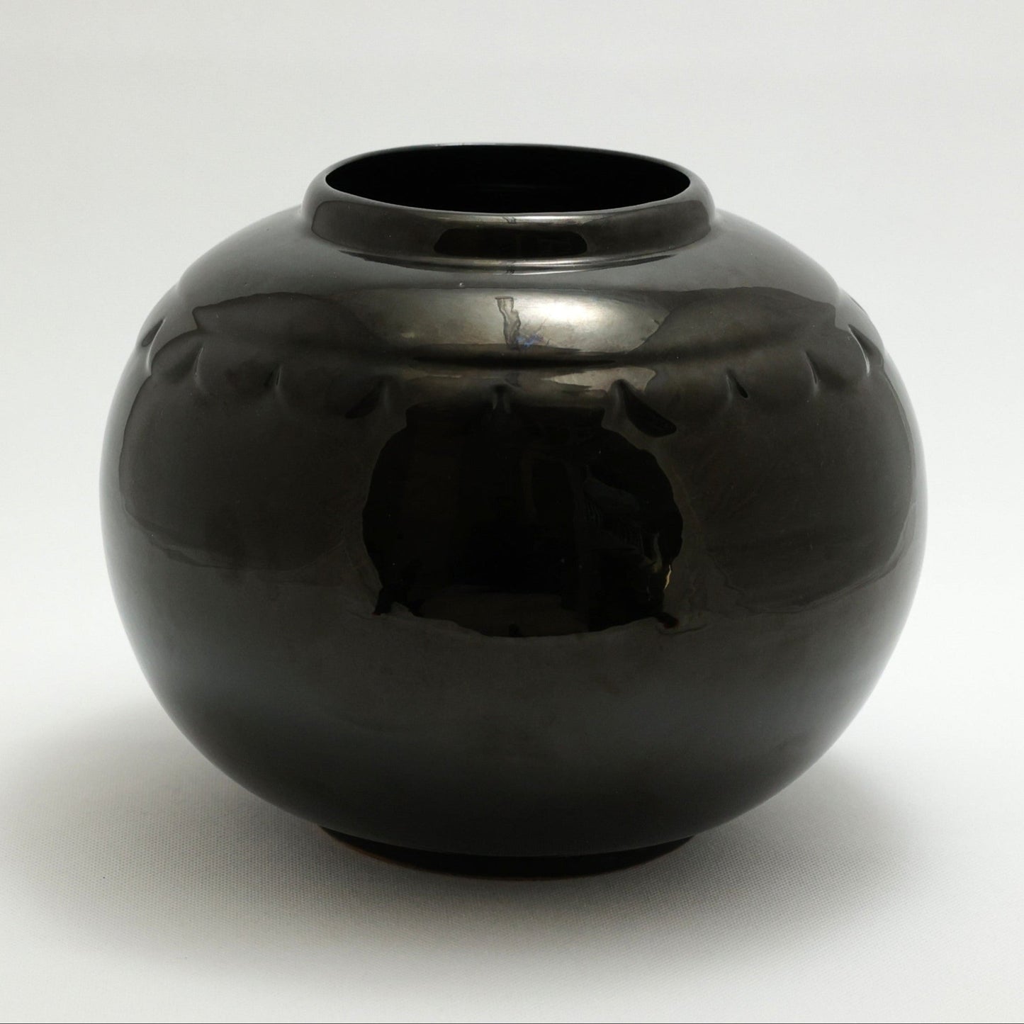 Frankoma <br> #72 Indian Jar <br> c. 1949, H. 7 1/4" <br> Onyx Black <br> Ada Clay, Mold #72  <br> <br> Free Shipping